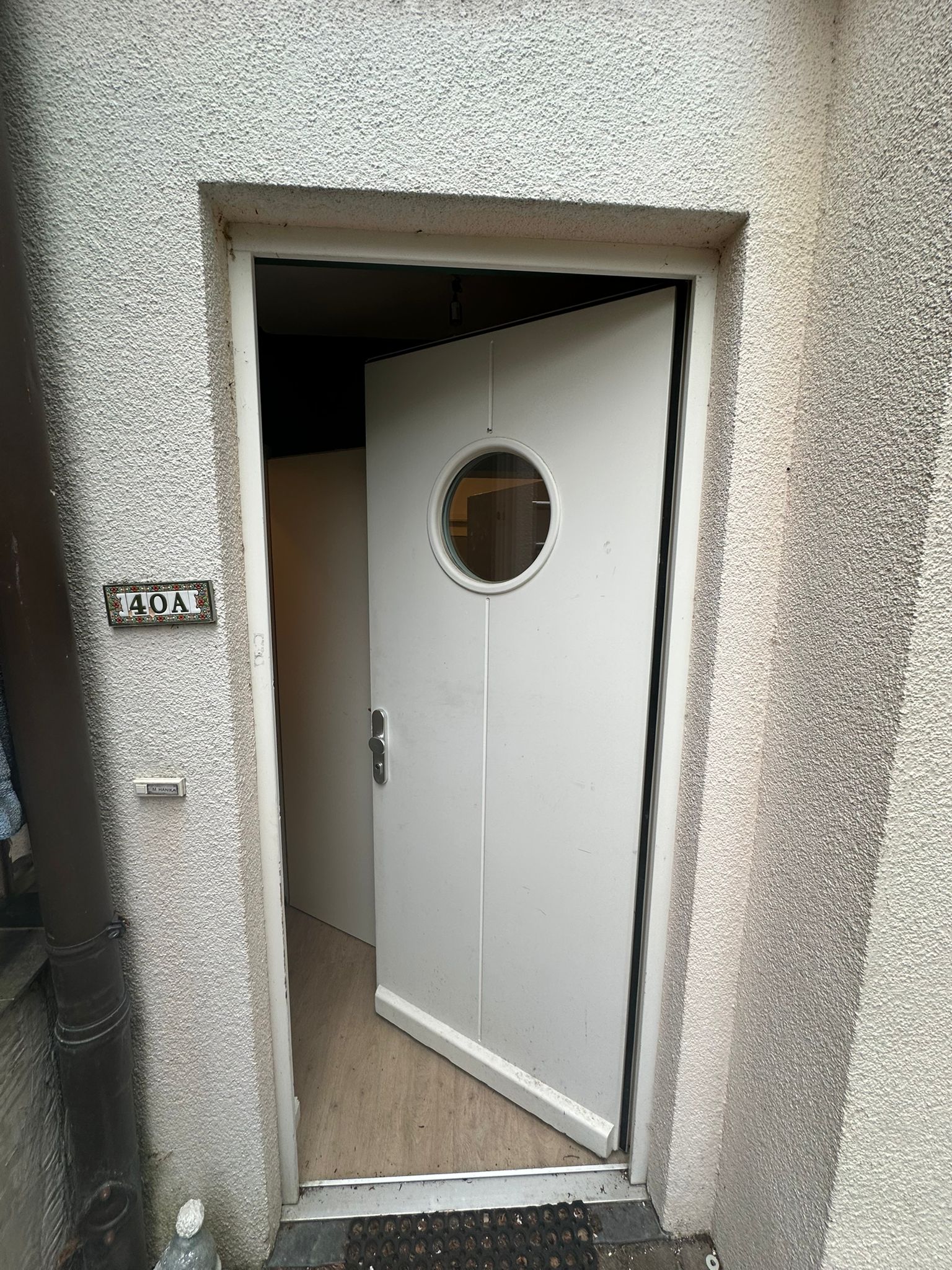 Eingangstür mit Bullauge